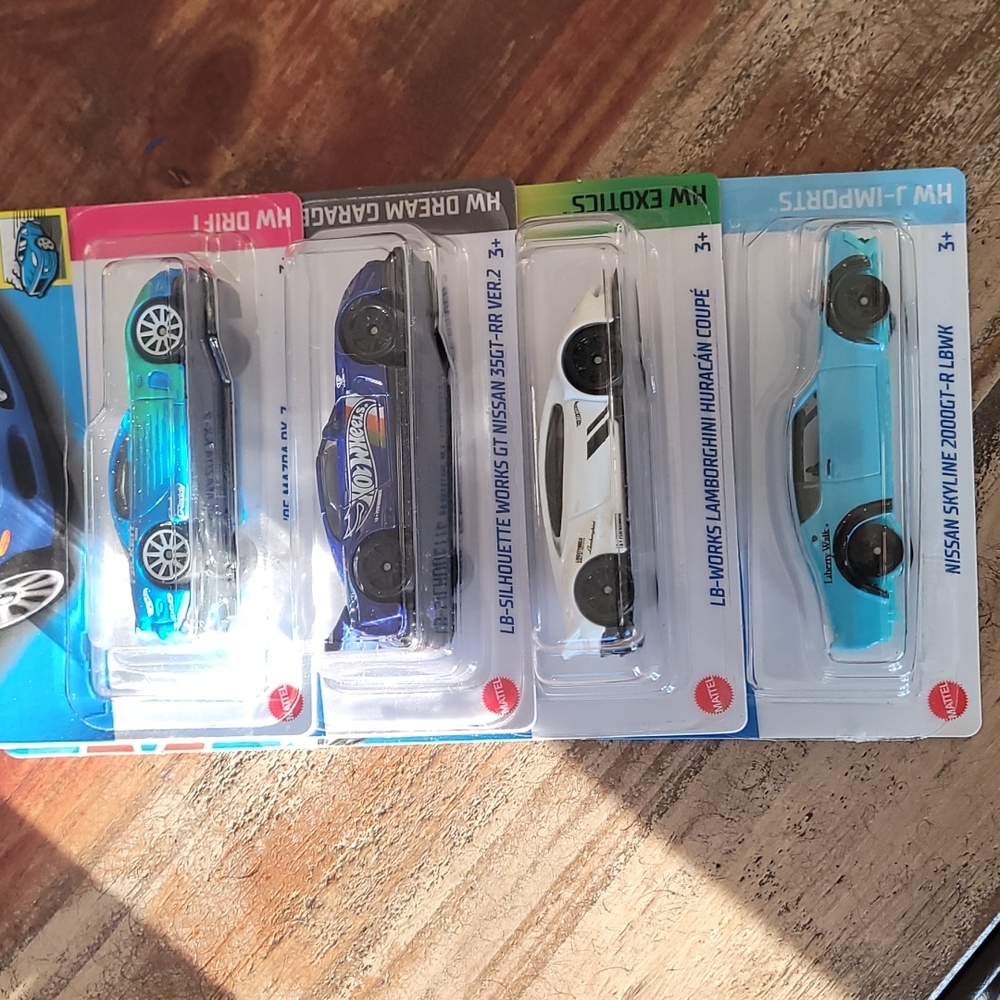4 hotwheels - Picture 2 of 2